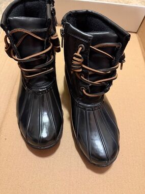 Steve Madden Black Duck Boots with Tan Laces